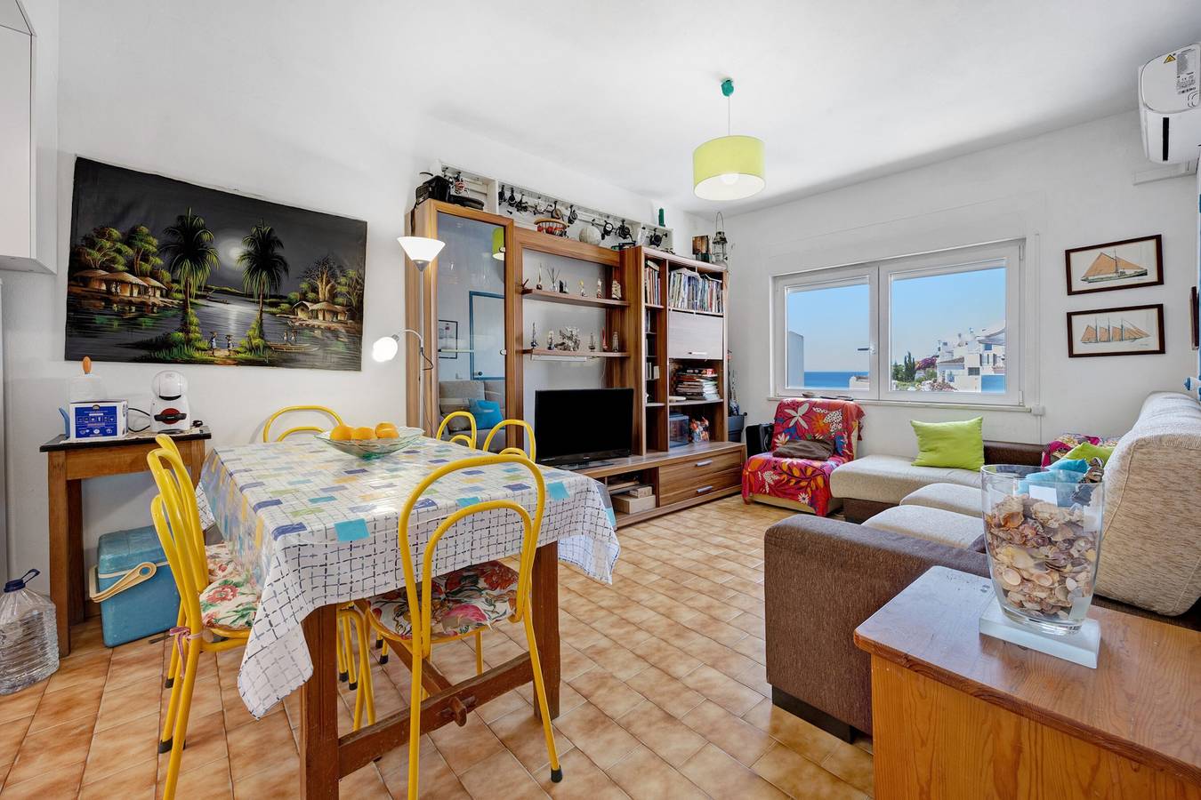 Entire apartment, 'Casa dos Netos Netos' with Sea View, Wi-Fi and Air Conditioning in Praia do Burgau, Parque Natural do Sudoeste Alentejano e Costa Vicentina