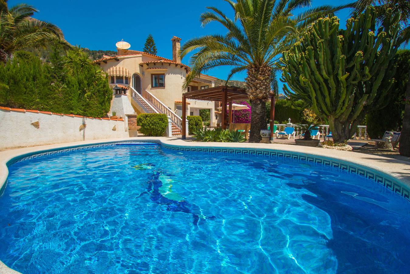 Villa Erik - Plusholidays in Calpe, Costa Blanca