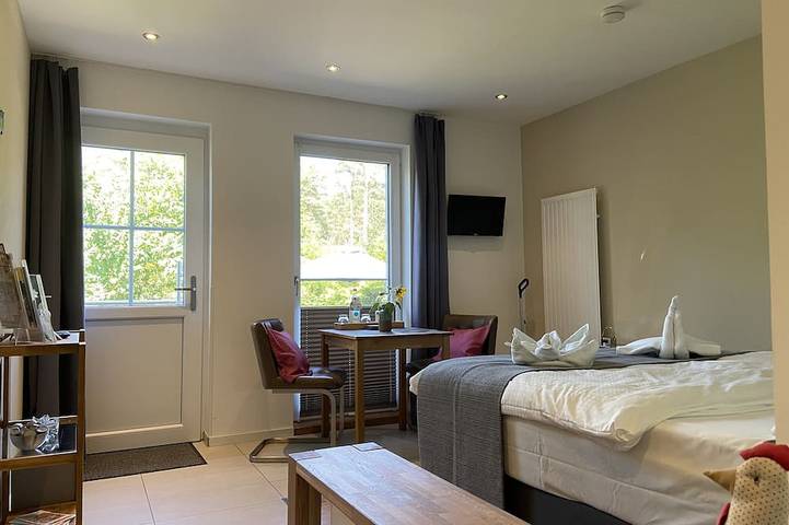 Ganze Wohnung, Apartment in  der Nähe  von Berlin & Potsdam mit Küche Du/Wc u.Terrasse in Zossen, Teltow-Fläming