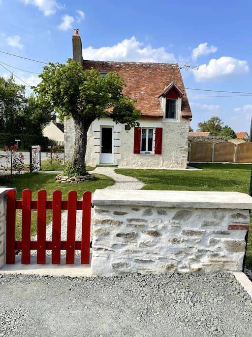 Gîte pour 4 personnes, avec jardin, adapté aux familles à Saint-Christophe-en-Bazelle