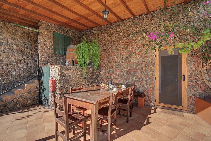 Respira by CanariApartment – Peaceful Nature Retreat with Wi-Fi and Air Conditioning