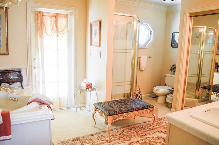 Vacation home for 10 people, with hot tub and yard as well as balcony in Colorado Springs