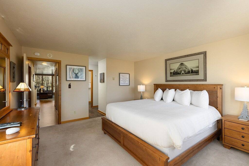 Ganze Wohnung, Spacious Condo w/ Great Alpine Views from Private Balcony w/ Gas Fireplace! in Arapahoe Basin