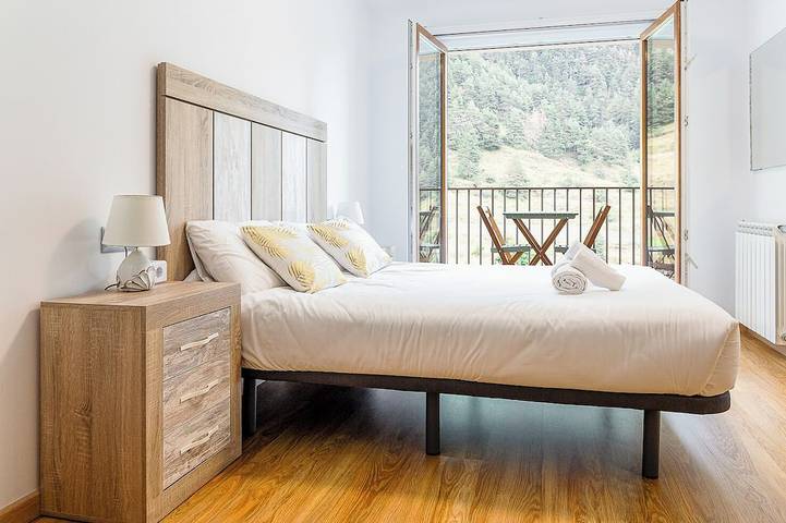 Apartamento entero, Vistas a la Montaña, Terraza y Free Parking in Arinsal, Parroquia de La Massana
