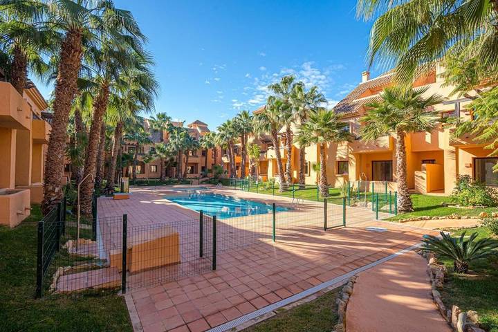 Apartamento de vacaciones para 4 personas, con piscina además de terraza y jardín - 1