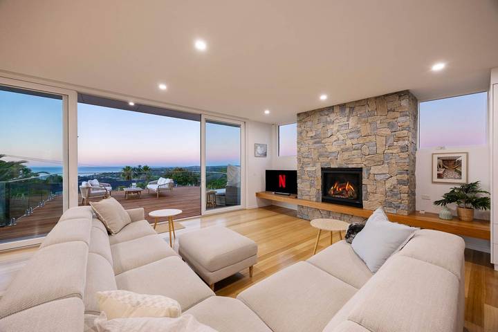 Holiday home for 10 people, with balcony and garden, child-friendly in Melbourne