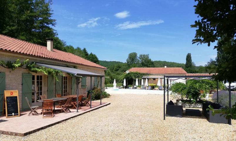 Cottage pour 2 personnes, avec jardin ainsi que sauna et piscine à Saint-Martin-des-Combes