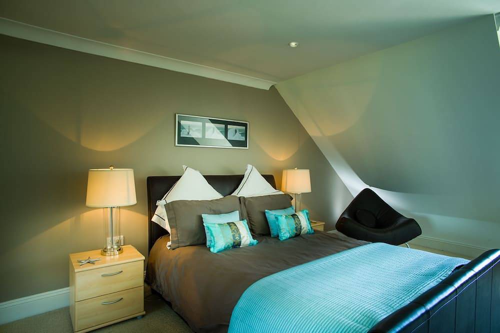 Sandbanks Peninsula Stunning Modern Luxury House - Heated Pool & Hot Tub in Sandbanks, Poole