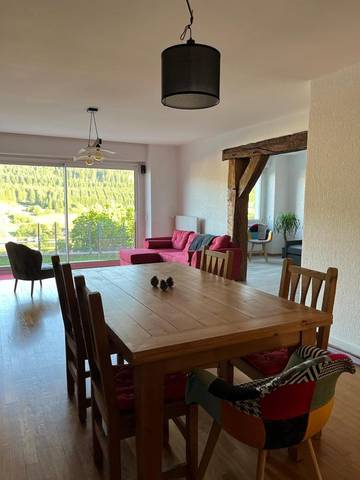 Gîte pour 6 personnes, avec vue et jardin à Arçon