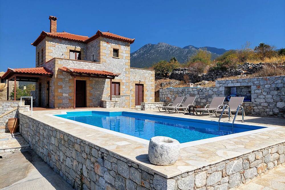 Villa Arsinoi in Stoupa, privacy, private pool, breathtaking sea views. in Stoupa, Mani Peninsula