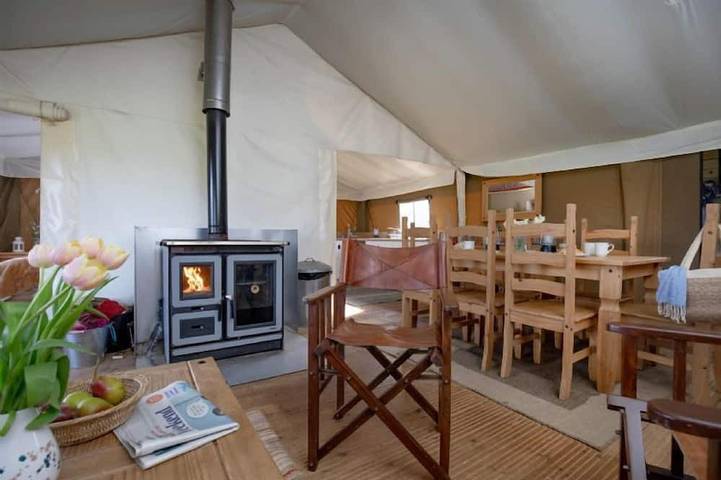 Log cabin for 6 people, with hot tub in Somerset