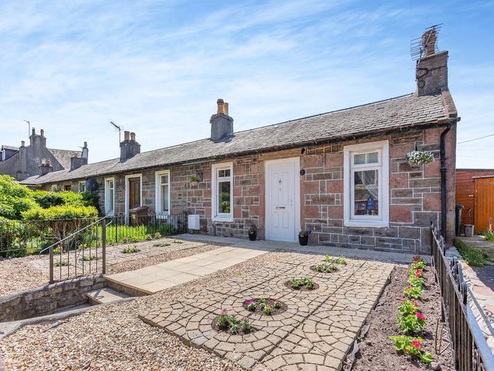 Vacation rental for 4 people, with yard in Inverness