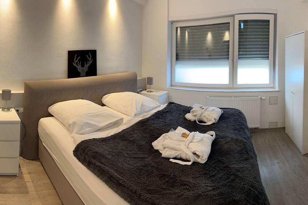 Ganze Wohnung, 4 **** Ferienwohnung Schlossblick Sauna Pool Jakuzzi privat - 4-Sterne in Braunfels, Lahn-Dill-Kreis