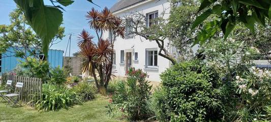 Gîte pour 6 personnes, avec terrasse et jardin à Locoal-Mendon