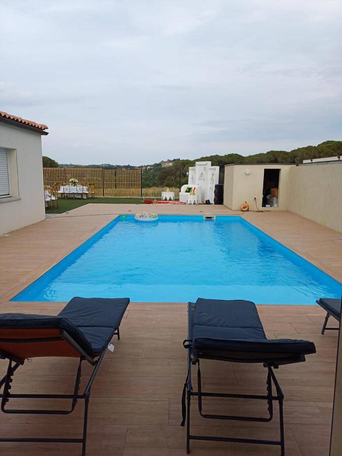 Location de vacances pour 6 personnes, avec vue et piscine à Villedubert