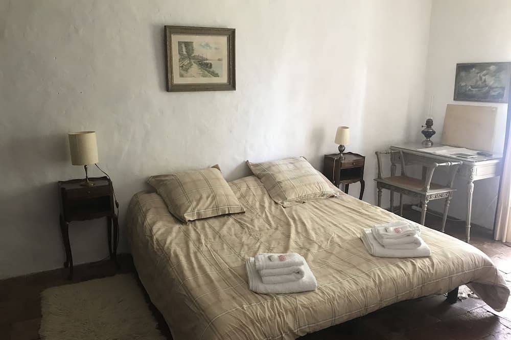 Mas Cévenol typical family, isolated, quiet, private pool in the heart of 20ha in Anduze, Cévennes