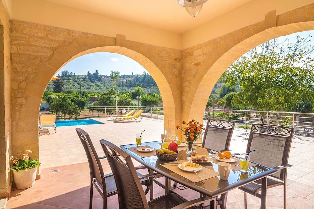 Traditionelle Stone Villa mit 3 Schlafzimmern und gemeinsamen Pool in Armeni, Chania und Umgebung