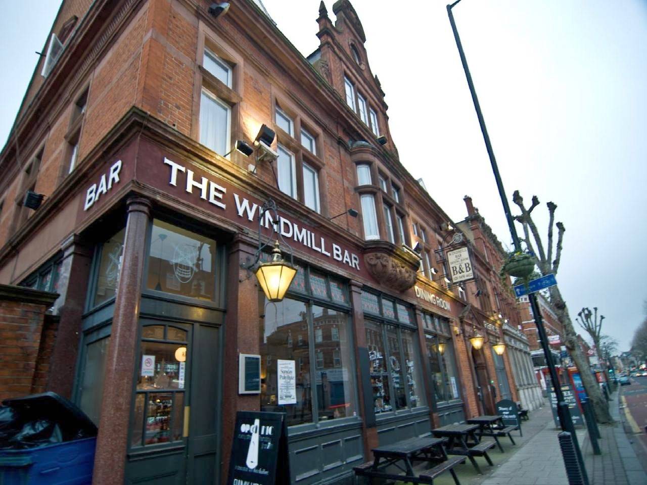 The Windmill Hotel in Brent, Londres