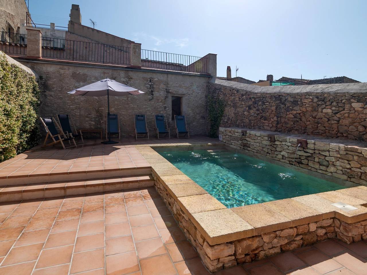 Agradable casa de pueblo, jardín. Piscina privada in Nulles, Alto Campo