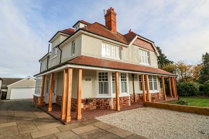 Holiday rental for 14 people, with hot tub and garden, with pets in Minehead