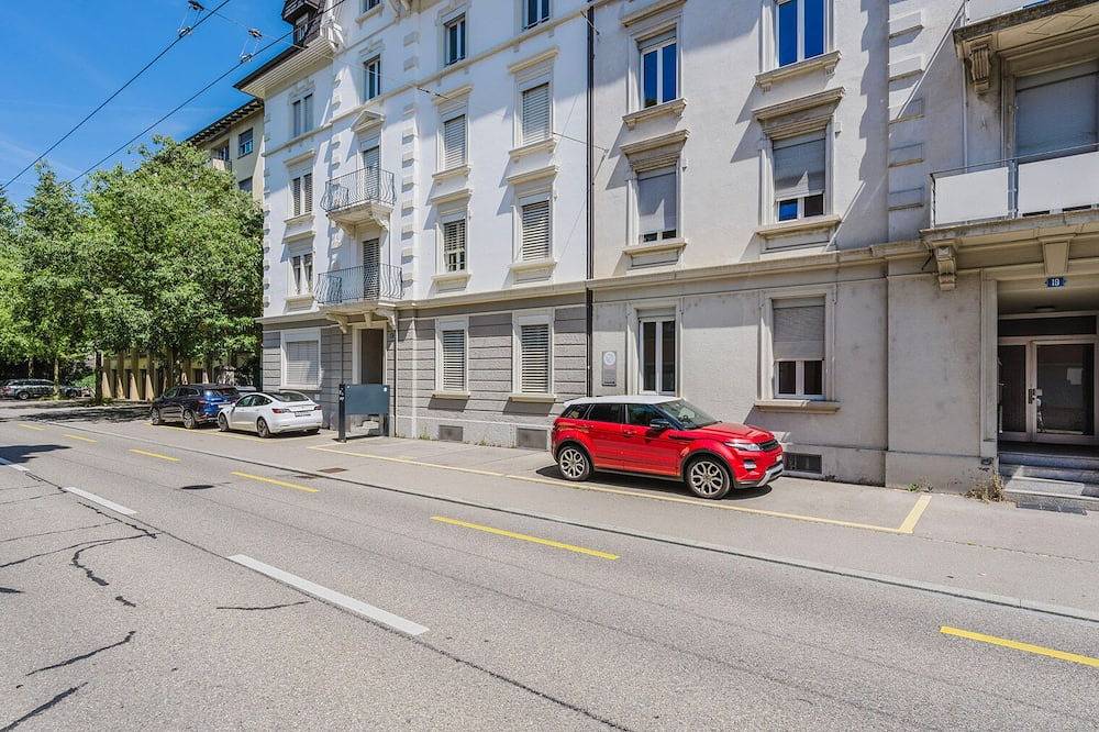 Entire apartment, Stellar Enge 2Br w/ Private W/D & Storage, nr Groceries, by Blueground in Zurich, Zurich district