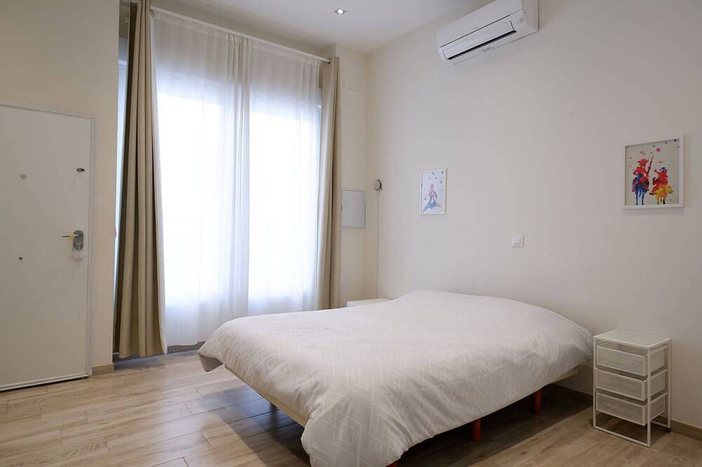 Entire apartment, Studio Picasso near the port and beach in Valencia, Costa de Valencia
