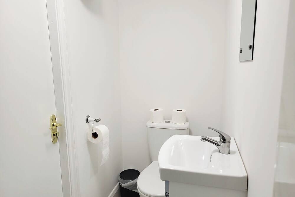 Entire apartment, Loft Style-1Br-Walkinshower-Wifi-Central Cork in Cork, County Cork