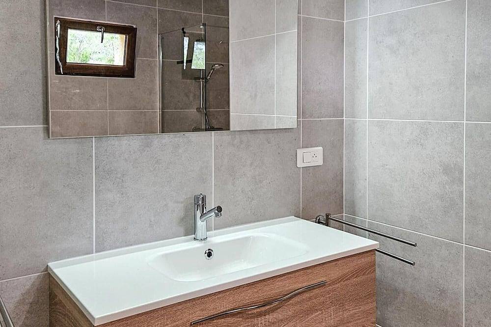 Lovely home in Roquebrun with kitchen in Roquebrun, Béziers region