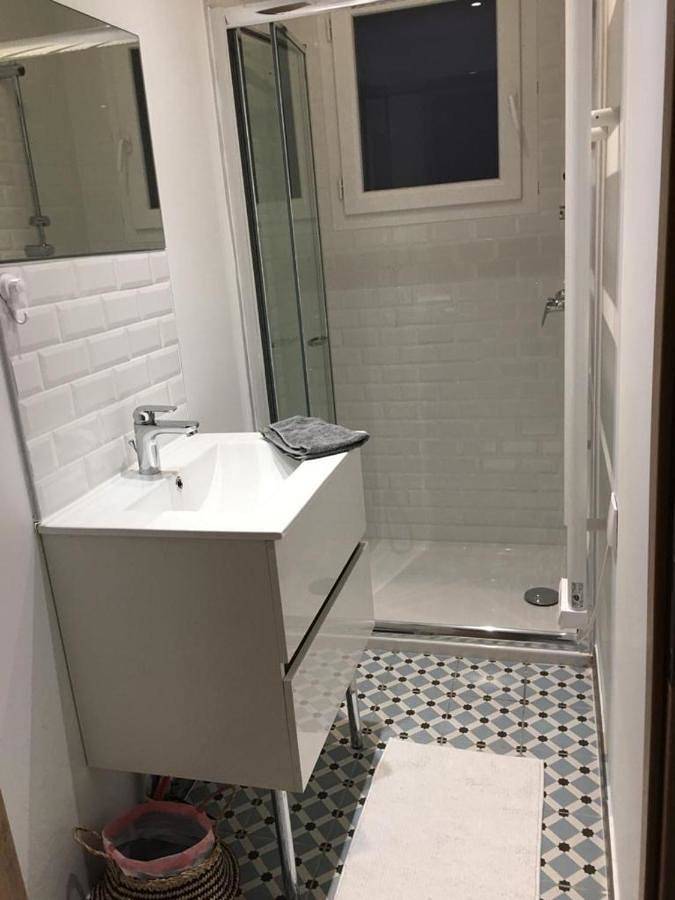 Location de vacances pour 24 personnes, avec jardin et terrasse ainsi que vue et vue sur le lac dans Lac de la Raviège - 2