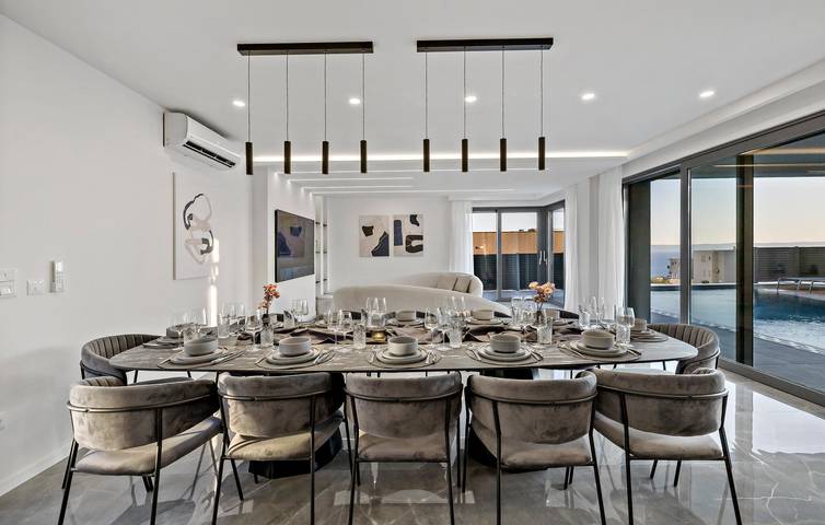 Gemütliche Ferienwohnung mit Meerblick, Pool und Terrasse in Makarska in Makarska, Makarska Riviera