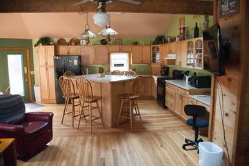 Vacation Rental for 12 Guests in Deadwood, Black Hills, Picture 2