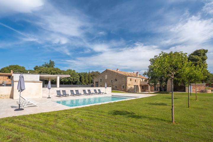 Casa rural para 20 personas, con jardín en Pla de l'Estany - 2