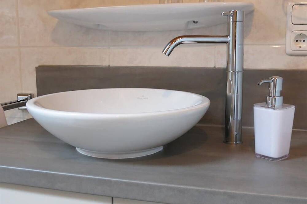 Ferienhof zum Baur - \"Wetterstein\" Fewo/2 Schlafräume/Dusche, Wc in Krün, Bayerische Alpen