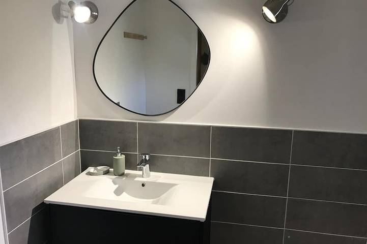 Gîte pour 6 personnes, avec jardin et balcon à Sarcenas - 4