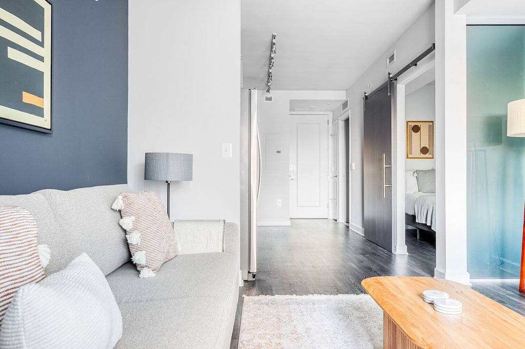 Ganze Wohnung, Roomy Virginia Square 1Br w/ W/D & Gym, near Gmu & Metro, by Blueground in Arlington (VA), Arlington County