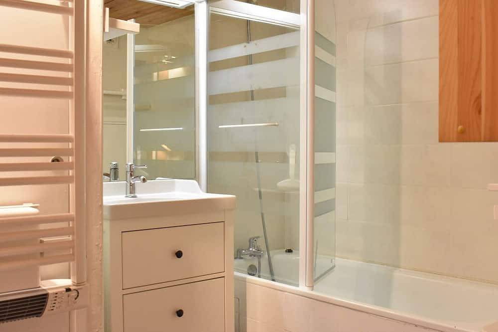 Ganze Wohnung, Charmantes Ferien Studio - 50m zu Pisten, Geschäften & Restaurants, im Herzen von Méribel! in Méribel, Les Allues