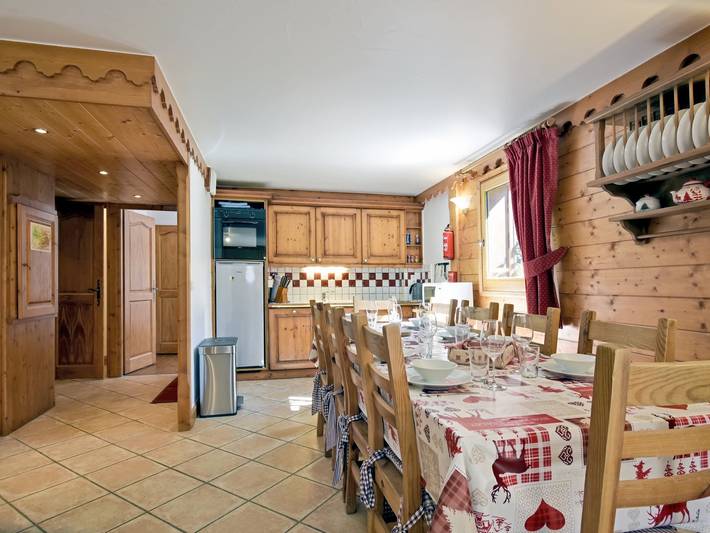 Entire apartment, Ski-in/Ski-out Apartment with Terrace, 4 Bedrooms, Concierge, and WiFi in Les Belleville in Saint-Martin-de-Belleville, Les Belleville