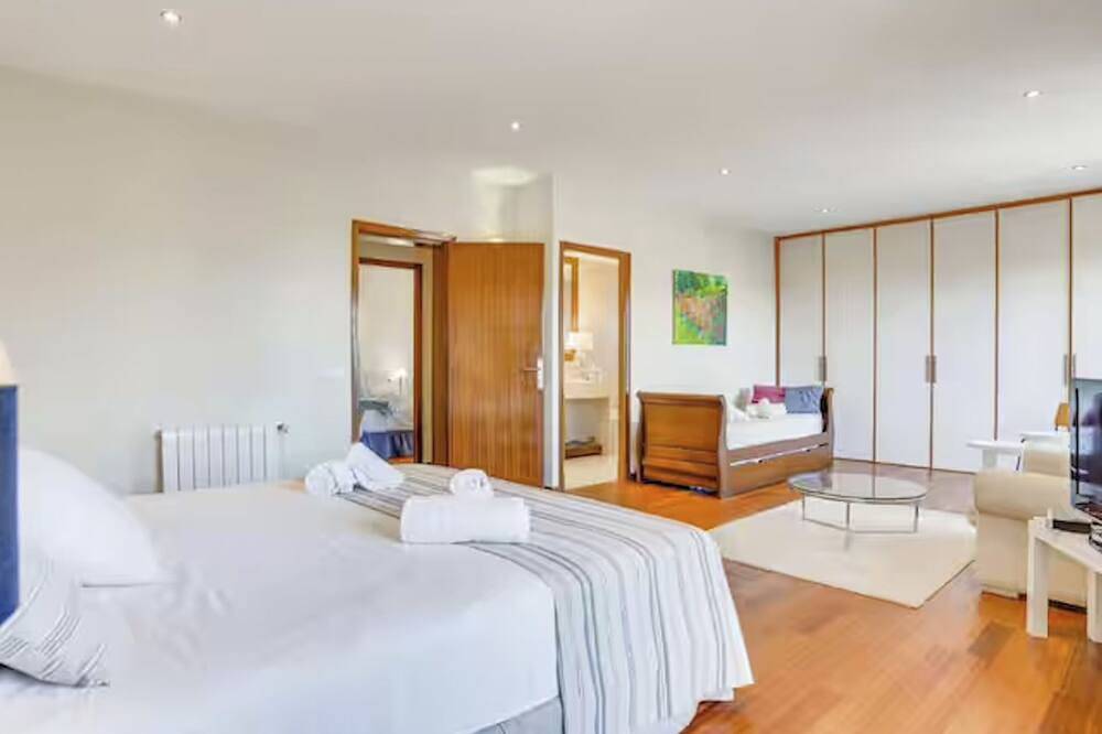 Villa mit Pool in Cala Estancia, nahe Palma in Can Pastilla, Palma