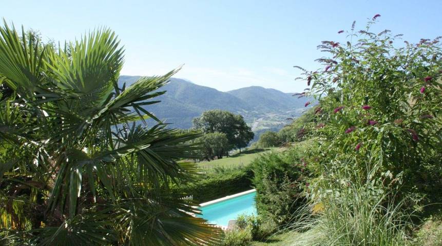 Tente pour 10 personnes, avec piscine et vue ainsi que jardin et terrasse