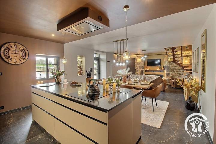 Gîte pour 6 personnes, avec terrasse et jardin à Plouguiel - 2