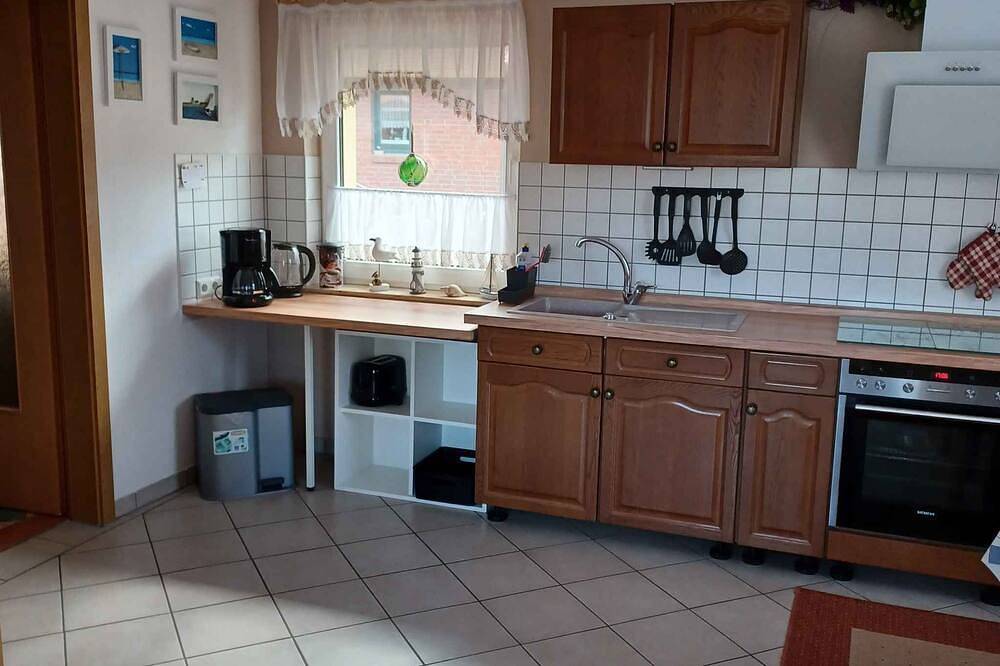 Ganze Wohnung, Ferienwohnung mit Gartennutzung und Grillmöglichkeit in Sehlen, Bergen auf Rügen und Umgebung