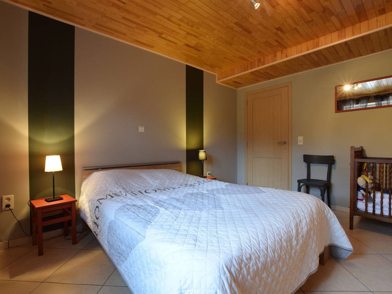 Chalet isolé avec un grand jardin à Sainte-Ode in Tillet, Sainte-Ode