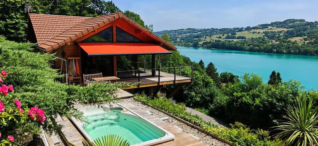 Villa pour 2 personnes, avec Balcon et Terrasse ainsi que Jacuzzi et Jardin dans l' Isère