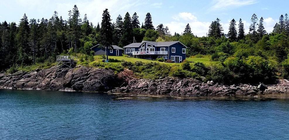 Vacation rental for 10 people, with garden in New Brunswick