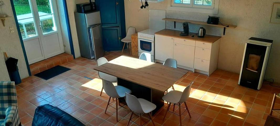 Location de vacances pour 7 personnes, avec vue ainsi que piscine et jardin à Chenac-Saint-Seurin-d'Uzet - 4