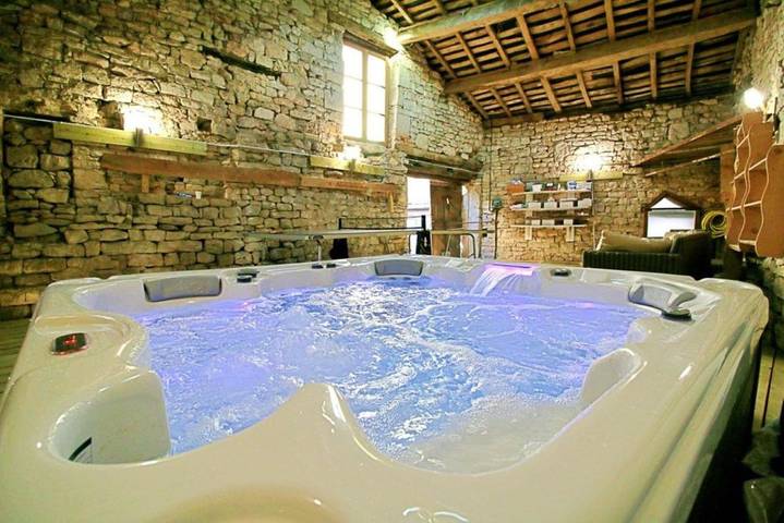 Location de vacances pour 11 personnes, avec jardin et jacuzzi à Saint-Antonin-Noble-Val - 2