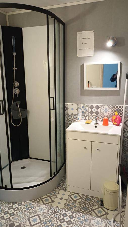 Quadruple Room with Private Bathroom in Vendôme, Vallée de la Loire