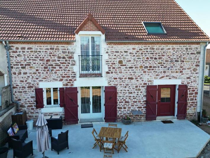 Chambre d’hôte pour 2 personnes, avec piscine et jardin, adapté aux familles dans Allier