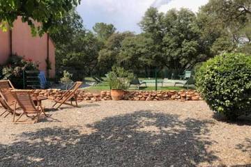 Gîte pour 2 personnes, avec jardin et piscine, animaux acceptés à Taradeau