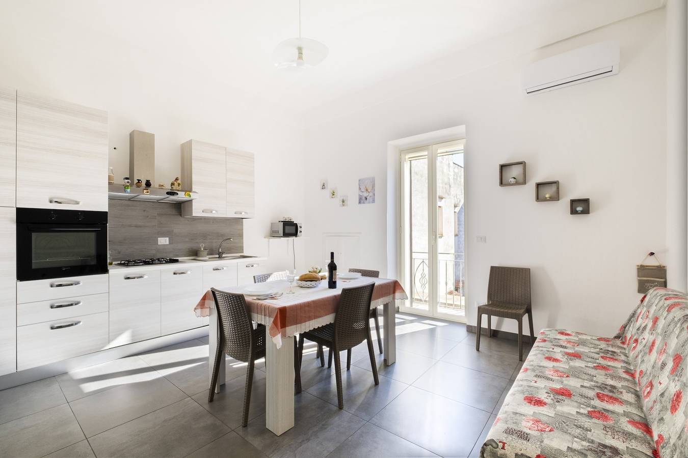 Entire apartment, Apartment 'Casa Vacanze Lu Rizzaru' with Private Terrace, Balcony & Air Conditioning in Nardò, Nardò (municipality)